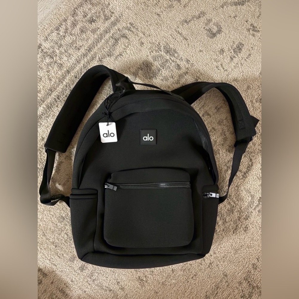 ALO Yoga Stow Backpack🔥 BRAND NEW w/tags!🔥 - Picture 3 of 16